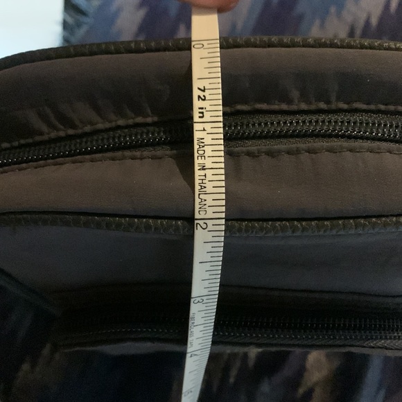 Isaac Mizrahi cross body bag. Perfect size great condition. Blue 🍪 - Picture 7 of 7